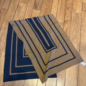 Vince Tan and Black Geometric Wrap